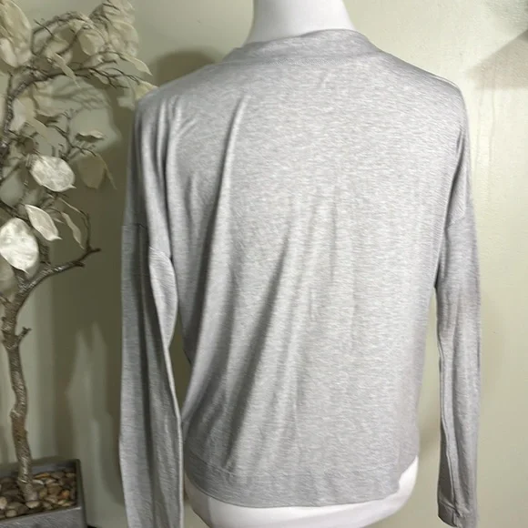GAP FIT BREATH GRAY V NECK PULLOVER - Picture 4 of 4